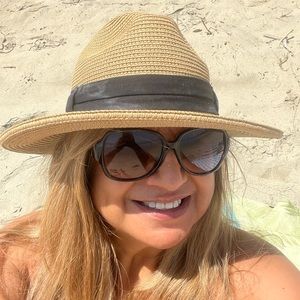 Meet your Posher, Reyna